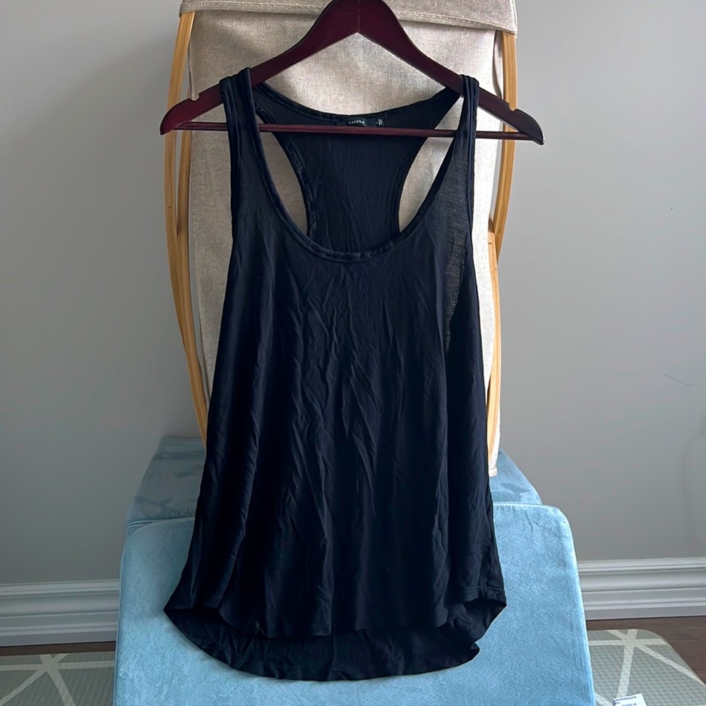 Aritzia Talula black tank in small